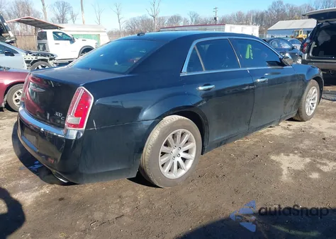 2013 Chrysler 300C z USA, uszkodzony, nr VIN 2C3CCAETXDH657410